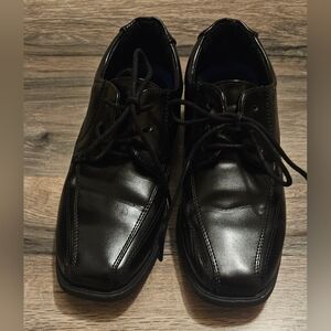 French Toast Black Leather Dress Shoes with Classic Silhouette